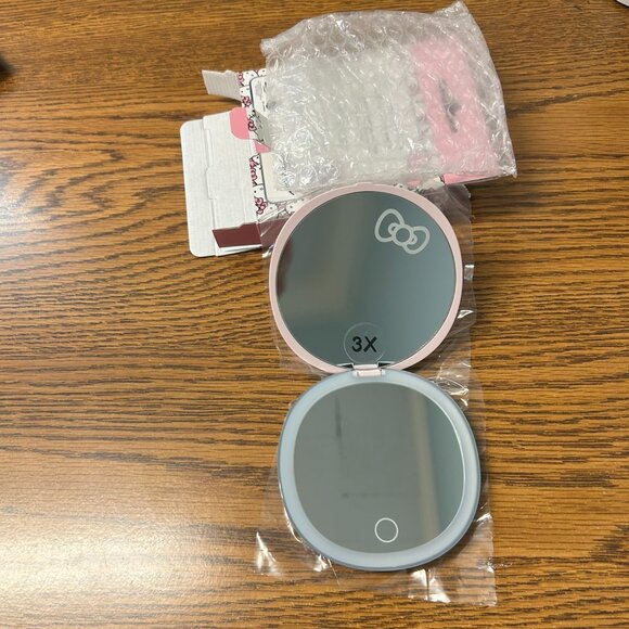 Impressions Vanity Hello Kitty Signature LED Compact Mirror, Pink - Picture 5 of 5